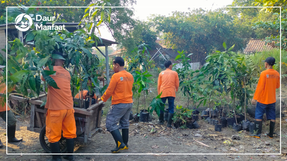 Daur Manfaat Sosial: Membangun Ekonomi Berbasis Kepedulian dan Gotong Royong - Bank Sampah MPB Mitra Yayasan Ulurtangan Pusat Daur Ulang