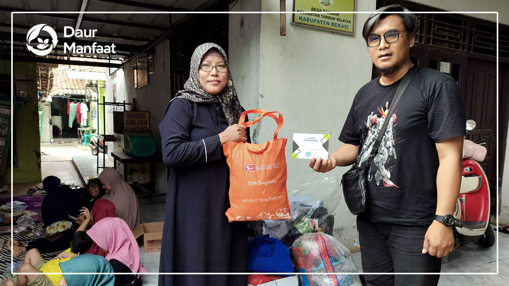 Daur Manfaat Sosial: Membangun Ekonomi Berbasis Kepedulian dan Gotong Royong - Bank Sampah MPB Mitra Yayasan Ulurtangan Pusat Daur Ulang